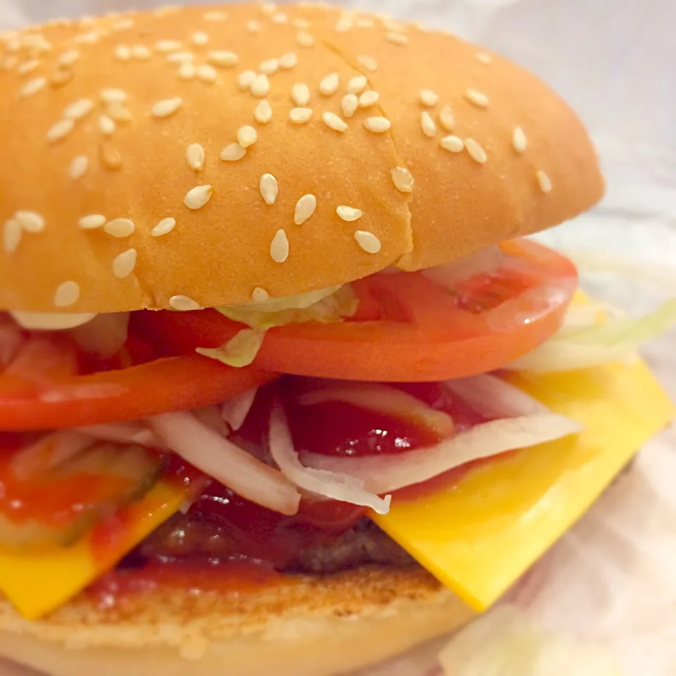 初バーガーキング。
でかっ。
ポテトも食べたけど、いずれにしろ大味。
モスの方が美味いです。|JTKさん