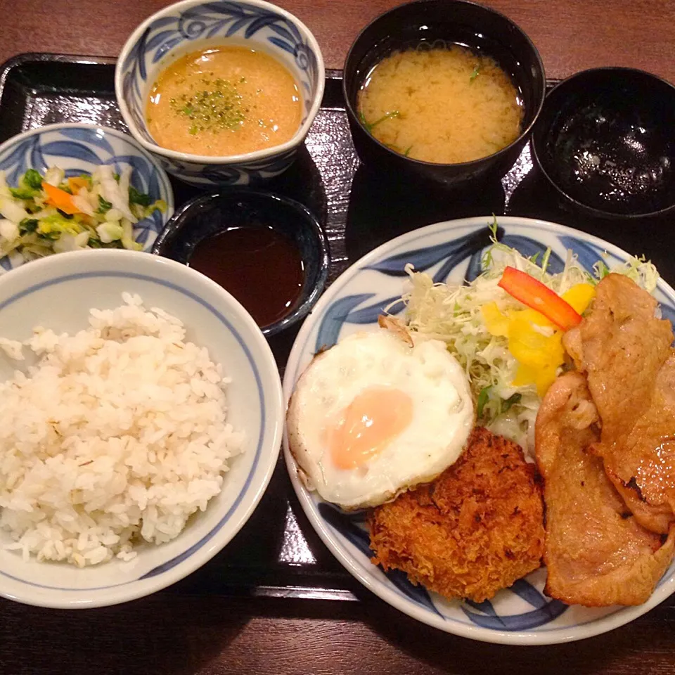 たんコロッケ＋豚ロース生姜焼定食✨|梅花権現さん