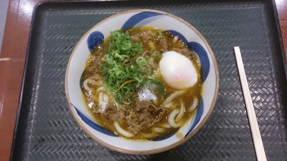 カレーうどん牛肉半熟卵乗せ|にゃおやしきさん