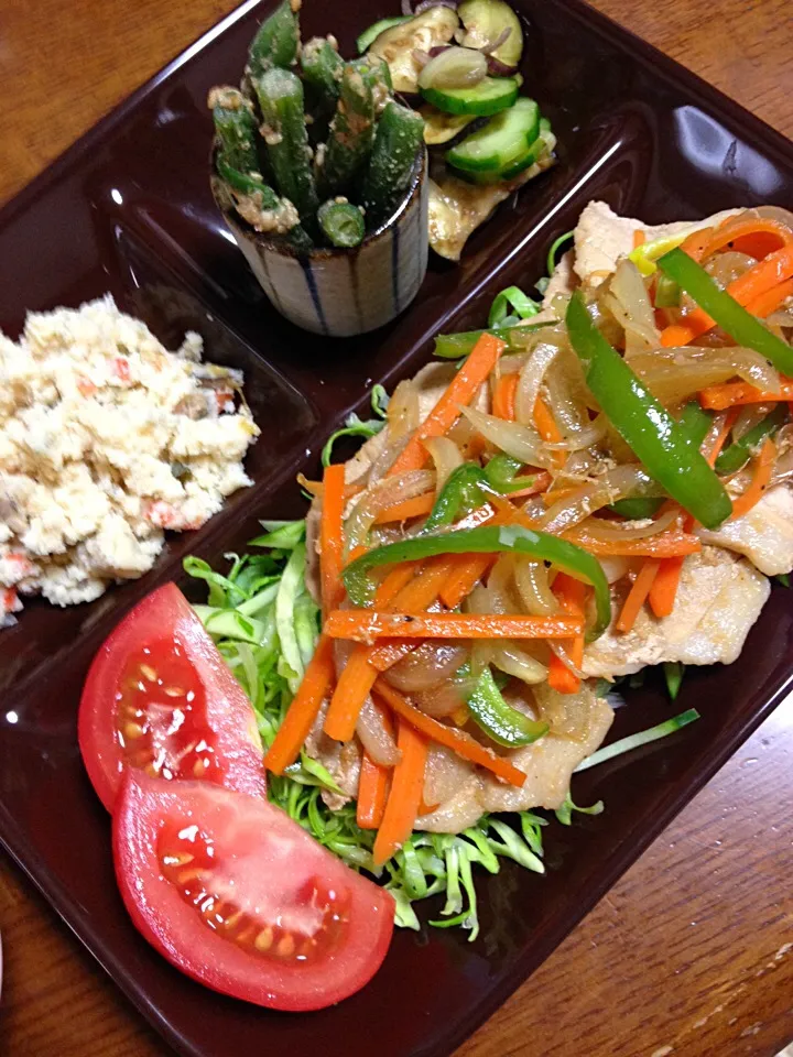 野菜たっぷり豚肉の生姜焼き定食|まりっちさん