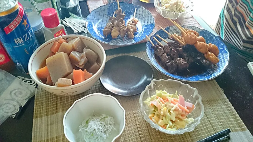 焼鳥＆コンニャク切り落とし＆しらすおろし＆コールスロー|まぐろさん