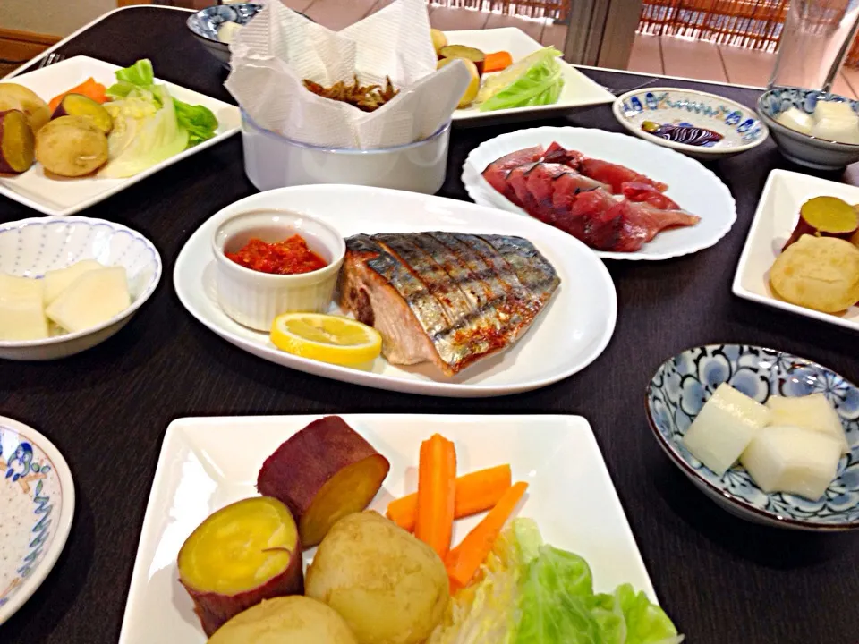 Today dinner ' steam veggie and spicy skipjack Fish and sashimi|viviさん