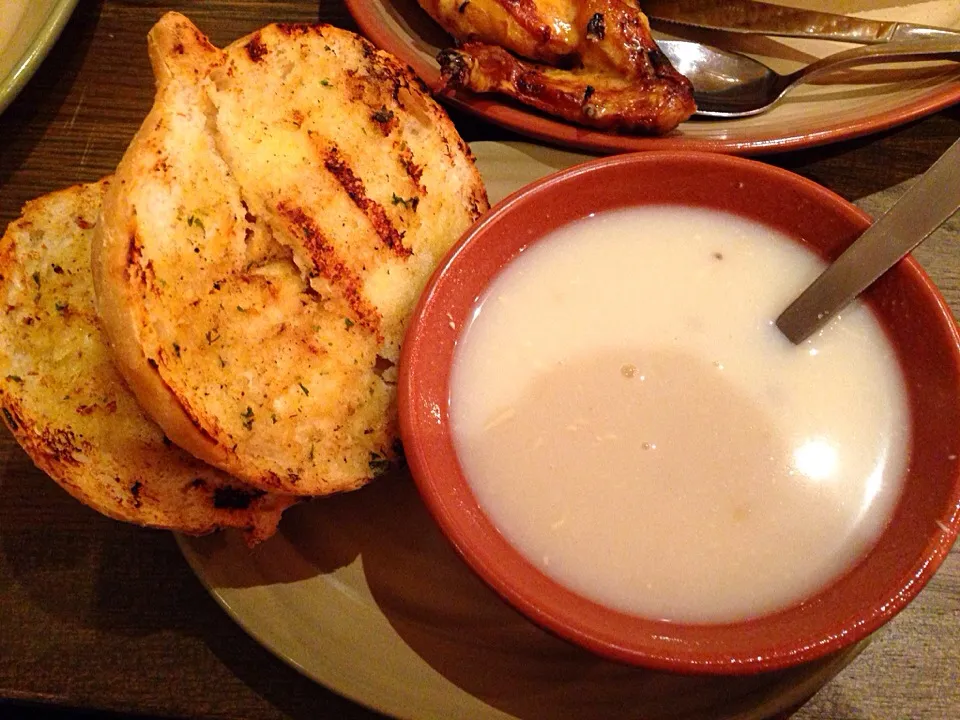 Peri peri soup n garlic bread in the shape of a garlic|SJさん