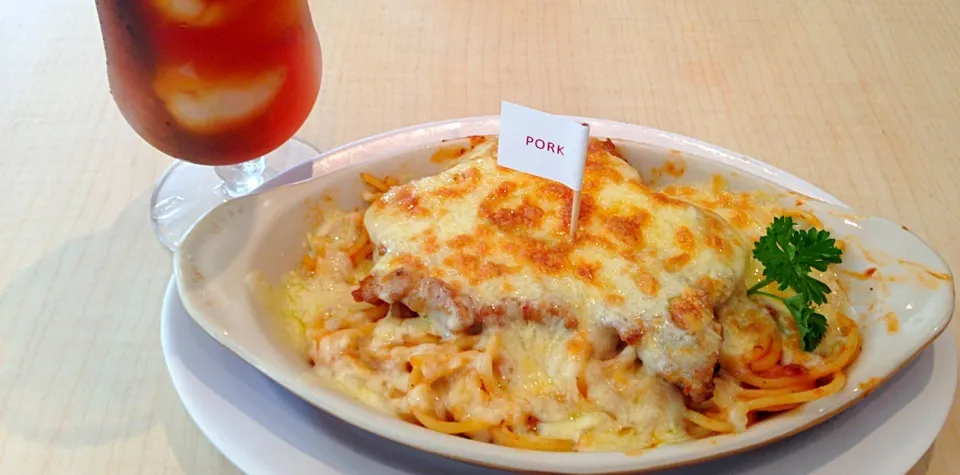 Snapdishの料理写真:Baked pasta with pork and lychee drink|Amanda Leeさん