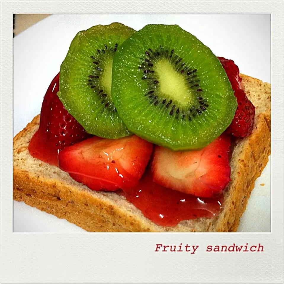 Fruity sandwich|Jaraspornさん