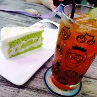 Chill day with Lemon ice tea and coconut cake at Cat cafe|Asma Pさん