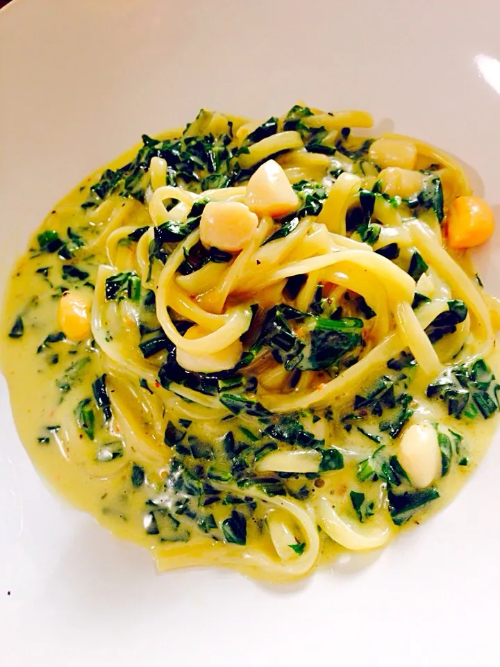 Snapdishの料理写真:tagliolini baby capesante e spinaci panna e acciughe.|antonio scottoさん