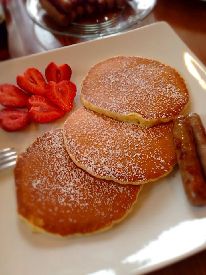 ホットケーキwithメープルシロップソーセージ(*´˘`*)♡|sampさん