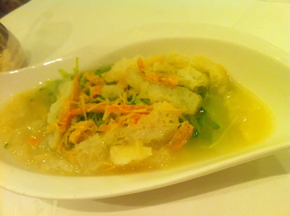 Poached pea sprouts with soup in fishermen style|skyblueさん