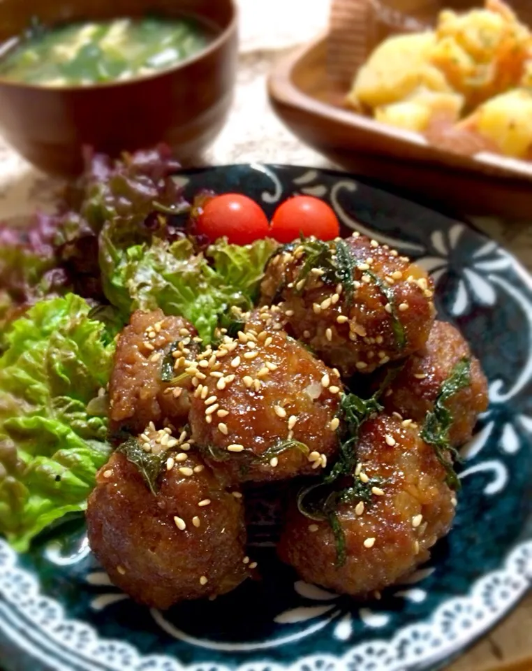 ひかりママ♡さんの料理 玉ねぎでカサ増し♪肉団子大葉ゴマまみれ♡おつまみに最高です(´∀｀)|@konomi.619さん