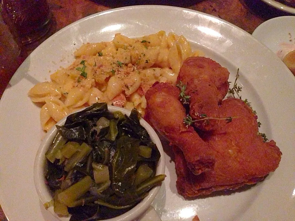 Fried chicken, collard greens, mac n' shells|Benさん