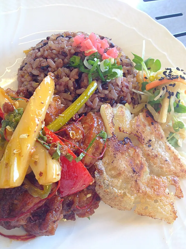 雑穀焼飯定食！|抱大飯店さん