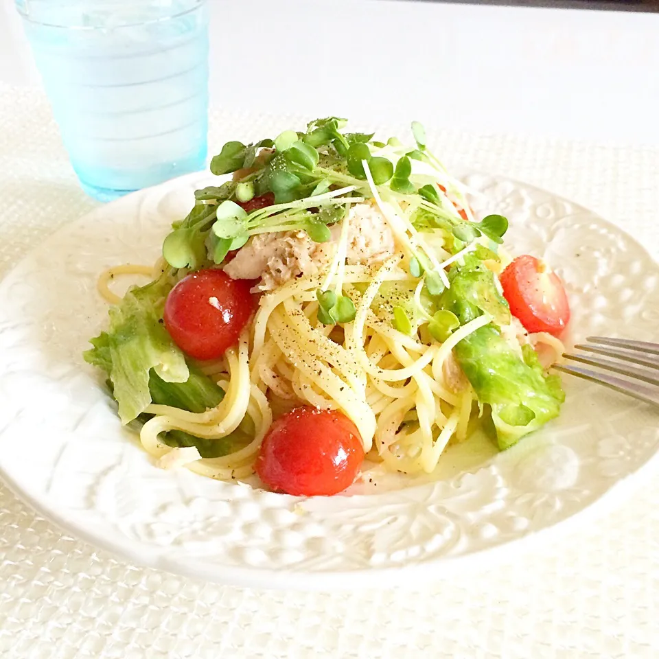 レモンでさっぱり♫ツナとレタスとトマトパスタ✽.｡.:*・ﾟ|えりぃさん