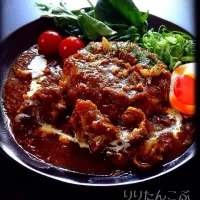 Snapdishの料理写真:【取扱注意】炊飯器でとろとろ和牛スジカレー🍛青ネギで関西風😊