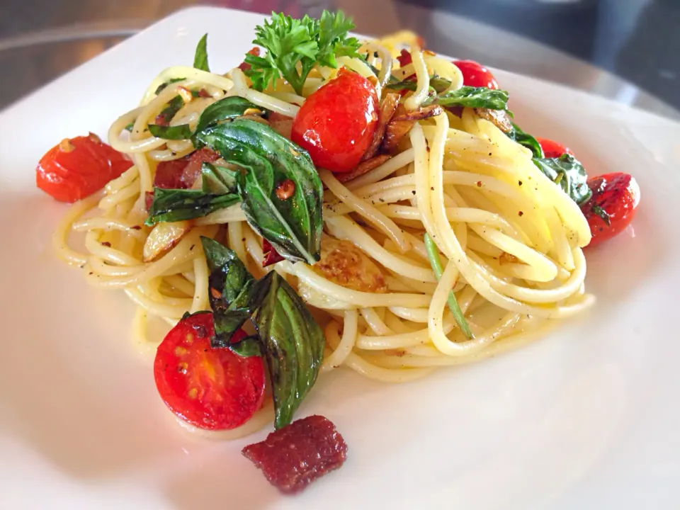 Spaghetti garlic,chilli and bacon|Atommon Monnoiさん