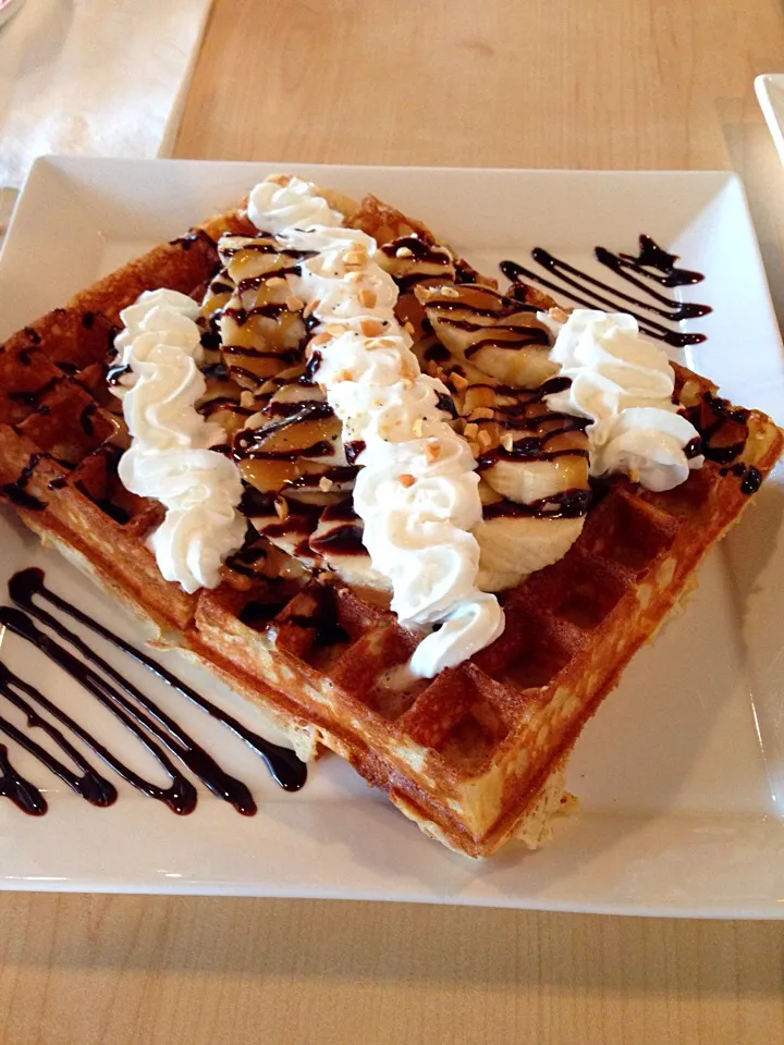 Peanut butter and banana waffle|Agnes Cheeさん