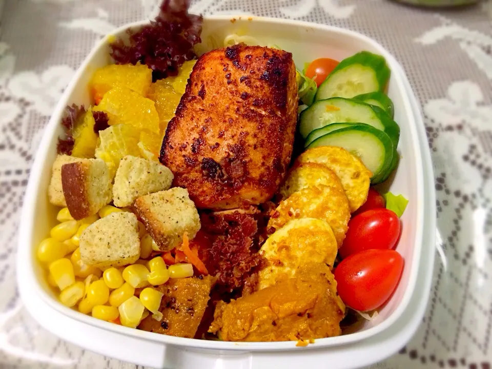 Paprika Salmon, pumpkin, egg toufu, orange salad|prissyさん