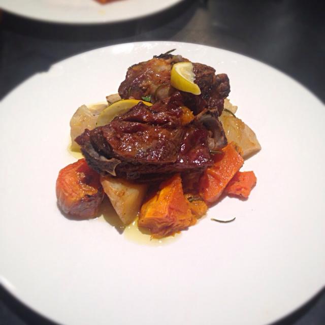 Slow cooked lamb with lemonthyme and rosemary potatoes/kipper's kitchen