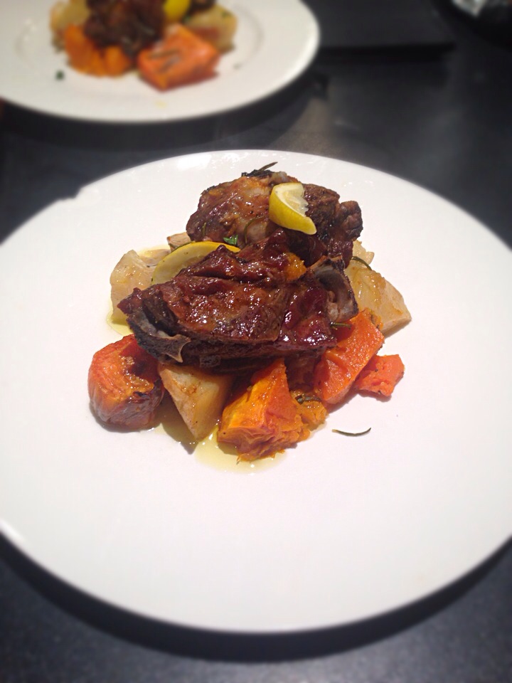Slow cooked lamb with lemonthyme and rosemary potatoes/kipper's kitchen