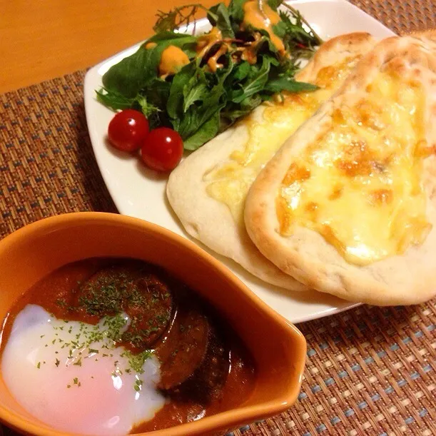 ナスとトマトの温玉カレー＆チーズナン|chacoさん