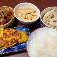 Snapdishの料理写真:信田巻き・かぶの酢の物・きんぴらごぼう・たまごやき・ごはん|Chikakoさん