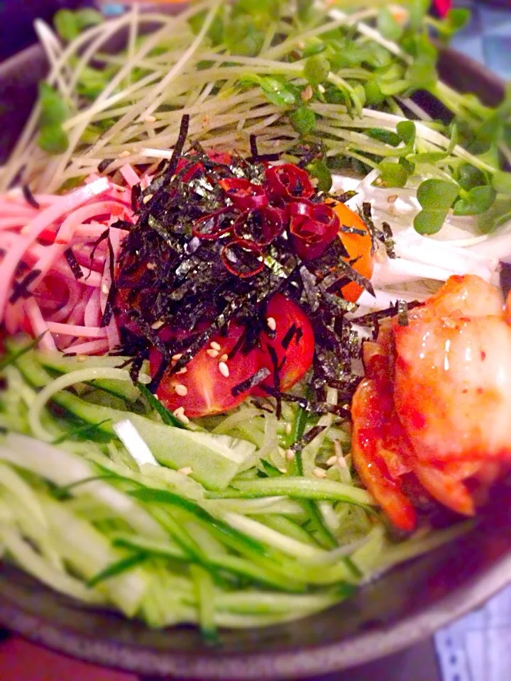 生野菜たっぷり春雨冷麺🍜🌸|さとみさん