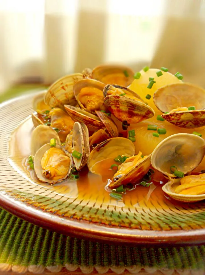 ☆ま公さんの大根と蛤の煮物 Simmered Japanese radish with clams☆|もっちぃさん