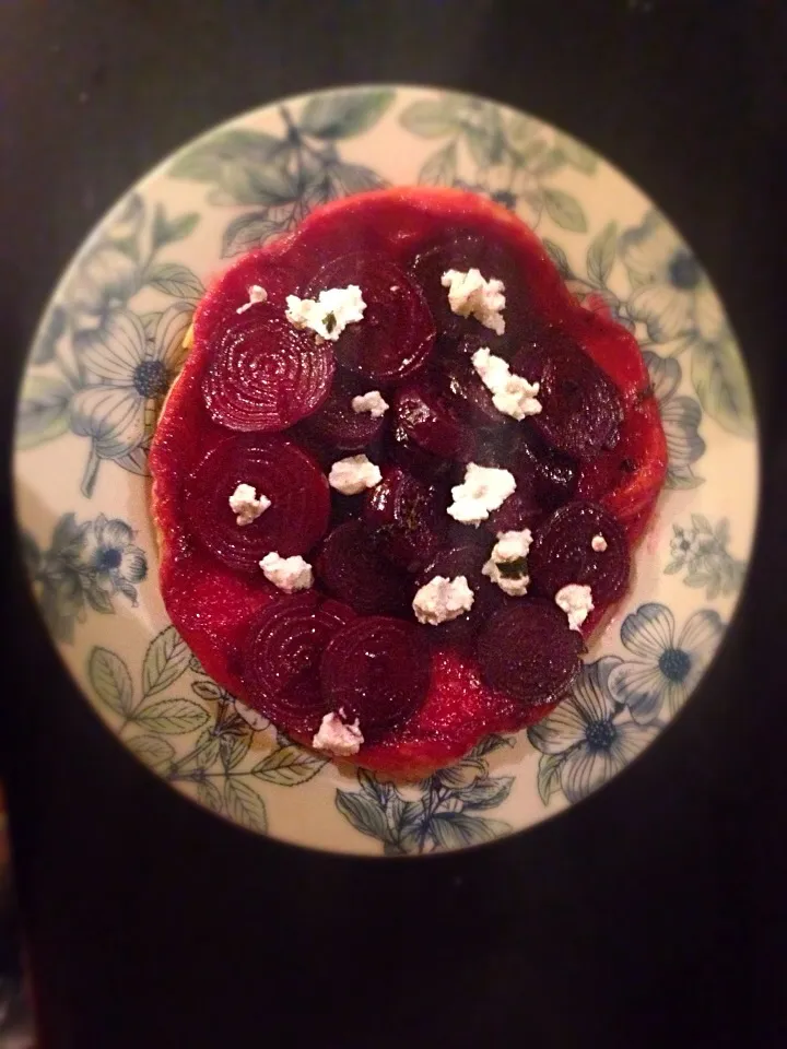 Beetroot thyme and honey tarte tartin with goats cheese|kipper's kitchenさん