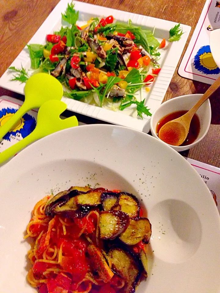 ベーコン、ナスのトマトソースパスタ🍝🍅🍆オイルサーディンと新玉ねぎのサラダ🍀|まみりんごさん