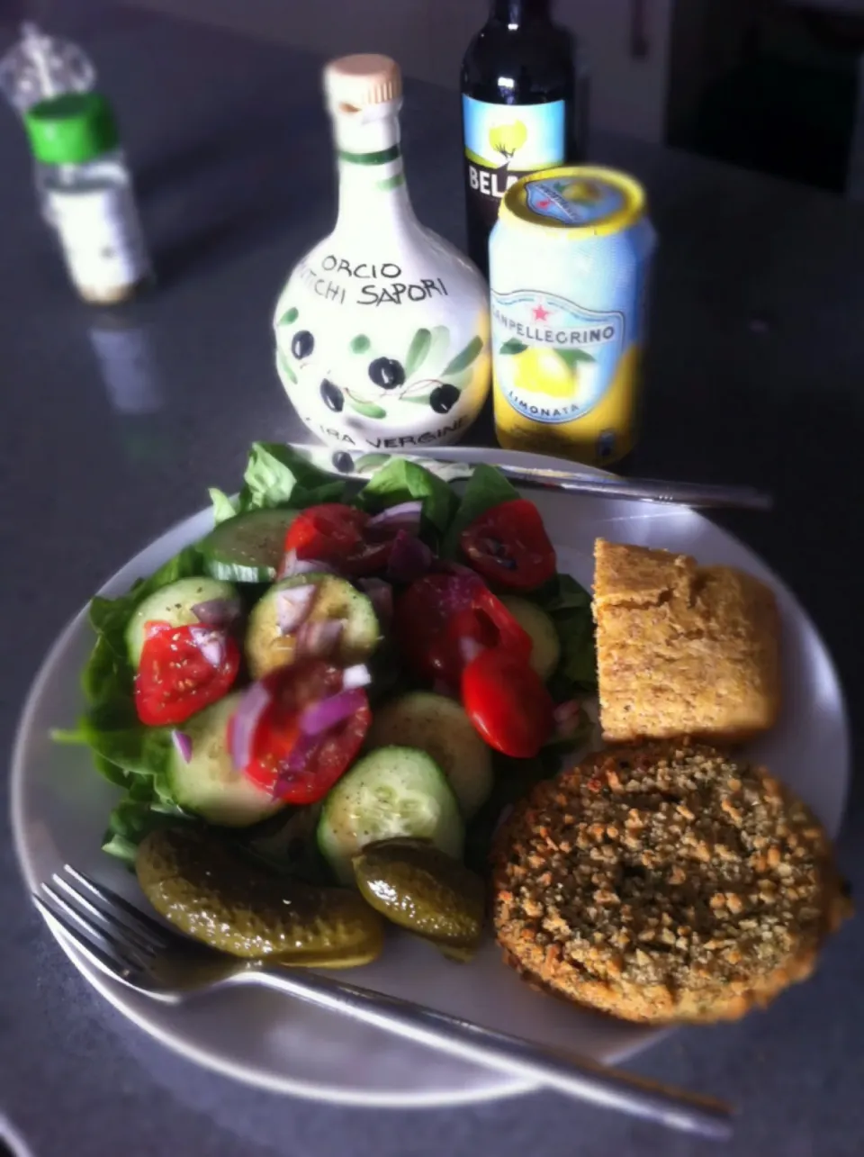 Salad with a bean burger and a slice of homemade cornbread!  To drink, there is sparkling lemon|🍓Jolejo🍓さん