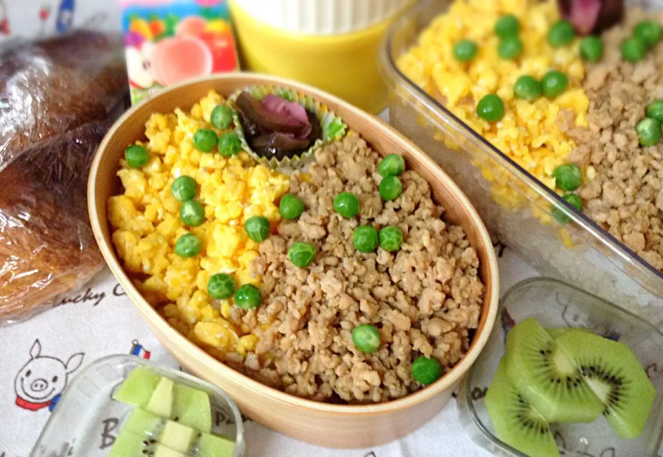 鶏そぼろごぁん、キウイ、味噌汁|ヴェローナのパン屋さんさん