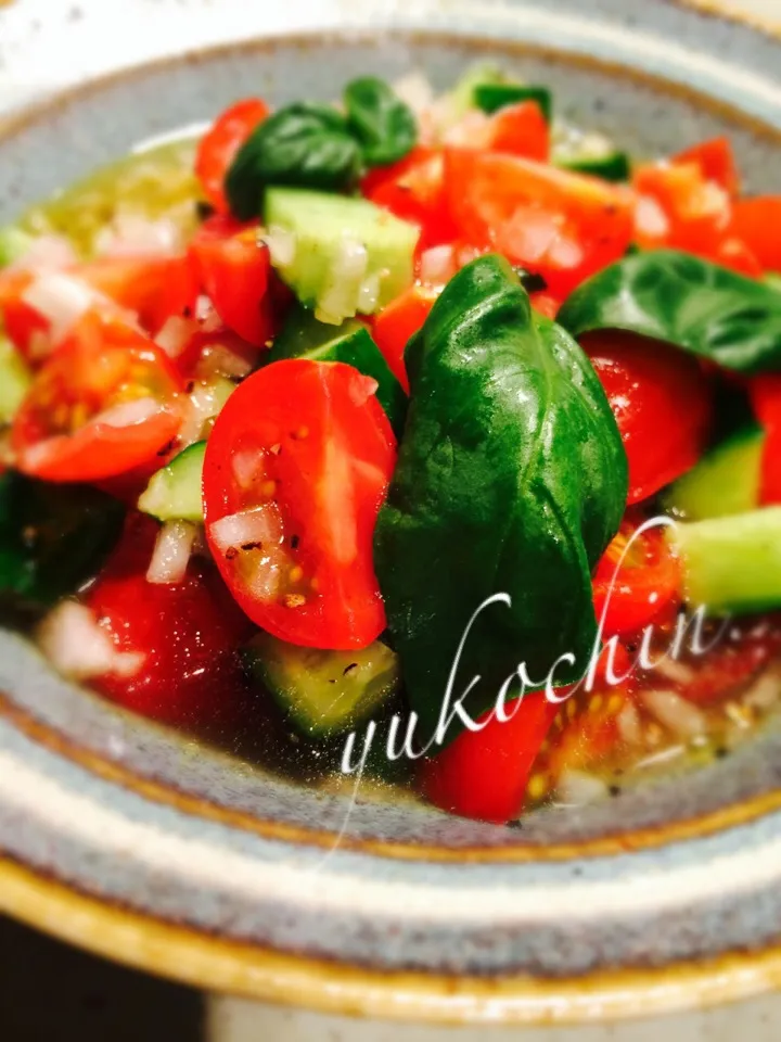 くららさんの料理 スプーンで食べる‼夏のトマト🍅ときゅうりのサラダ⭐|ゆこちんさん