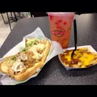 Chicken California ; chili cheese fries ; strawberry lemonade|Chloe Castilloさん