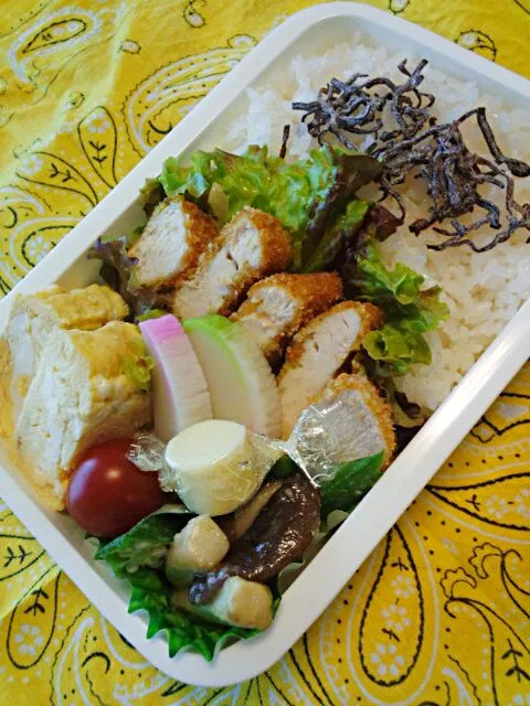 Snapdishの料理写真:6月2日(月)
チキンカツカレー風味、出汁巻き卵、エリンギとオクラの塩麹炒め、蒲鉾、チーズ、プチトマト|Tomokoさん