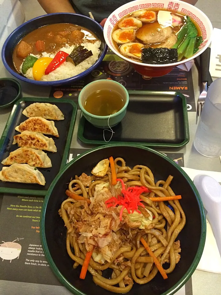 Beef Curry & Shoyu Ramen & Yakiudon & Gyoza and Green Tea... Lunch for 2|Joyce Anne Alcantaraさん