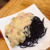 Squid ink pasta with ham and shrimp|rawinanさん