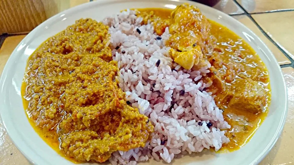 キーマカレーとチキンカレーのハーフ&ハーフ|Ono Tomohisaさん