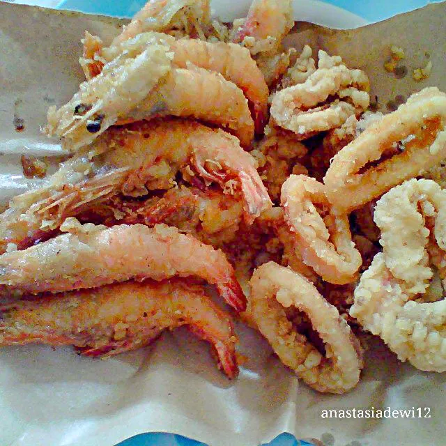 Udang & Cumi Goreng Tepung (Fried Shrimp & Squid).|Anastasia Dewiさん