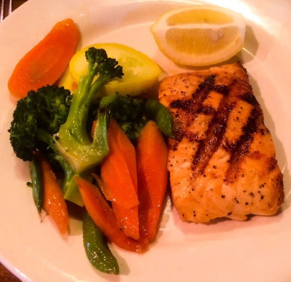 Grilled Salmon with Vegetables from Outback|sooprcoolchicaさん