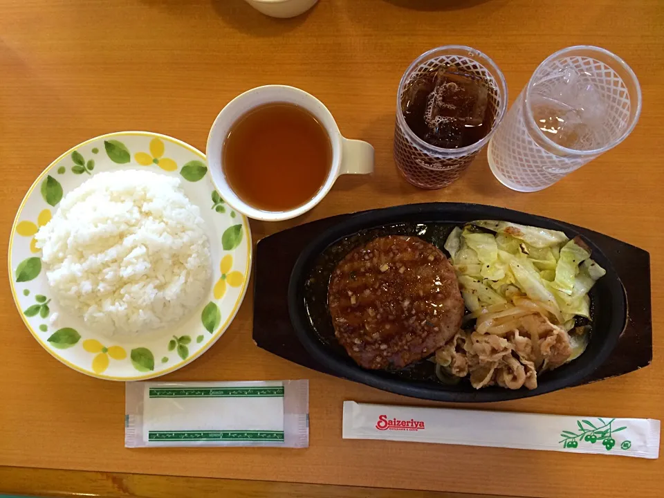 Snapdishの料理写真:ハンバーグ&ポーク焼肉ランチ|ばーさんさん