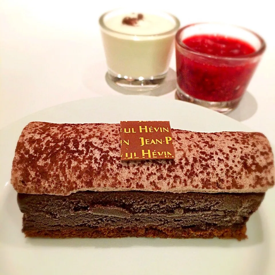 JPH Vacherin Glace au chocolat JPH+ Sauce framboise|cakeさん