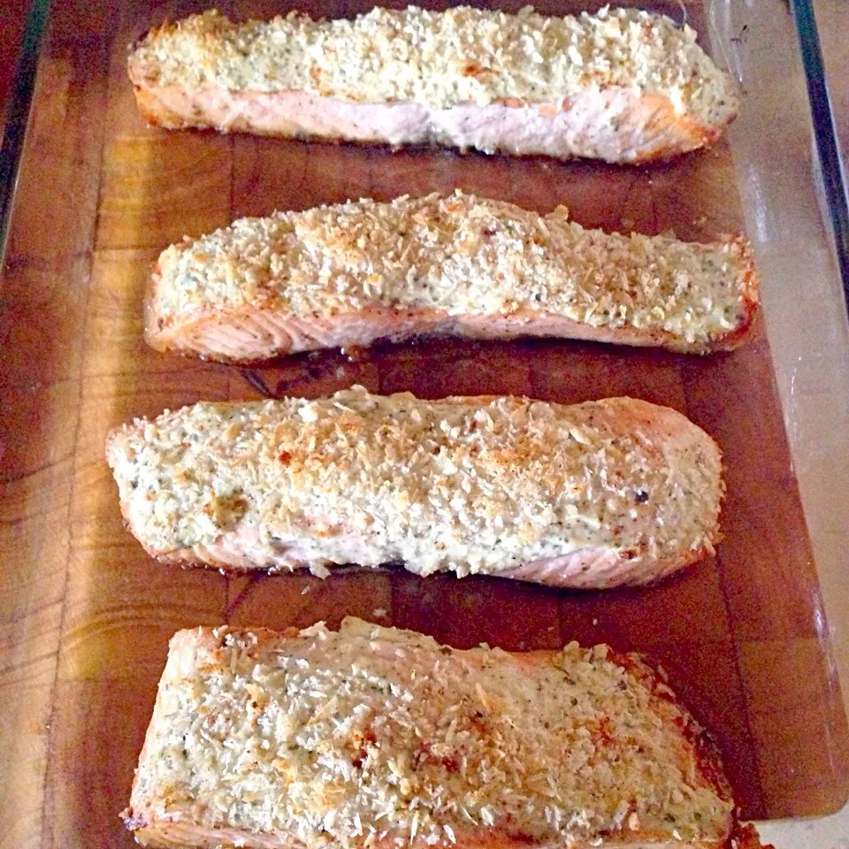 Baked salmon with parmesan and parsley crust|KC Agustinさん