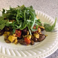 Scrambled tofu, with arugula salad|Sarah Elizabethさん