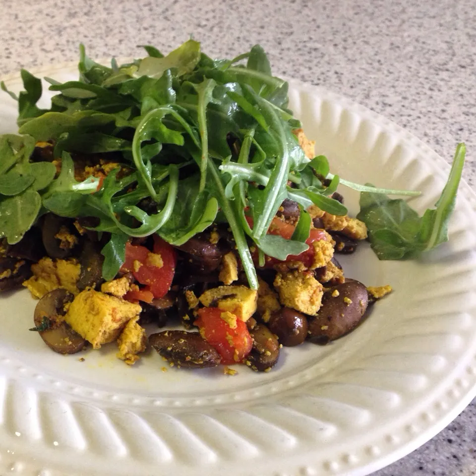 Scrambled tofu, with arugula salad|Sarah Elizabethさん