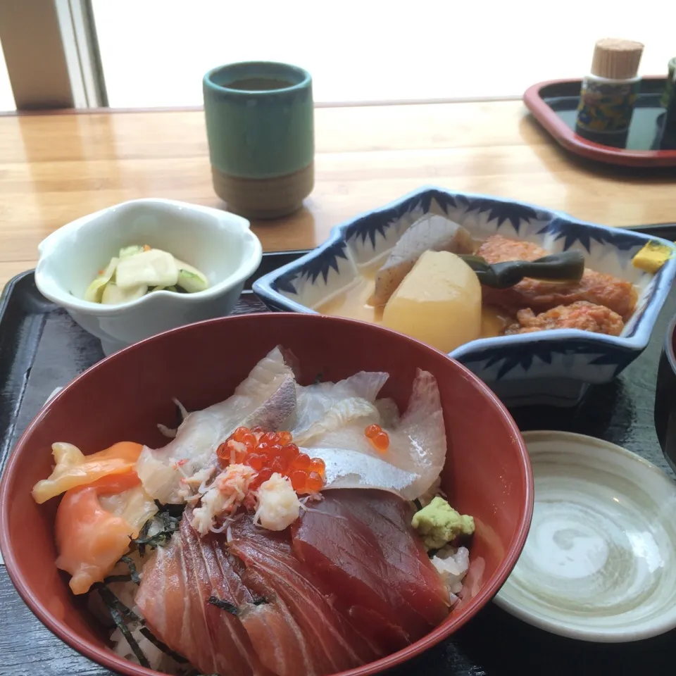 Snapdishの料理写真:海鮮チラシ丼|Koichi Shibataさん