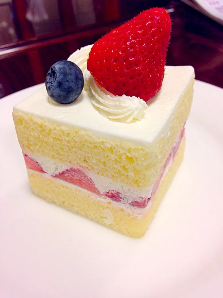 🍓神戸でイチゴのショートケーキ🍰😁|Tanni Kaさん