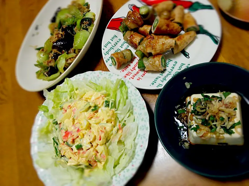 夕飯

肉巻きオクラ
アスパラとカニカマ、茹で玉子のサラダ
茄子とチンゲン菜のササミ缶煮
冷奴大葉と茗荷のせ|ゆりっぺさん