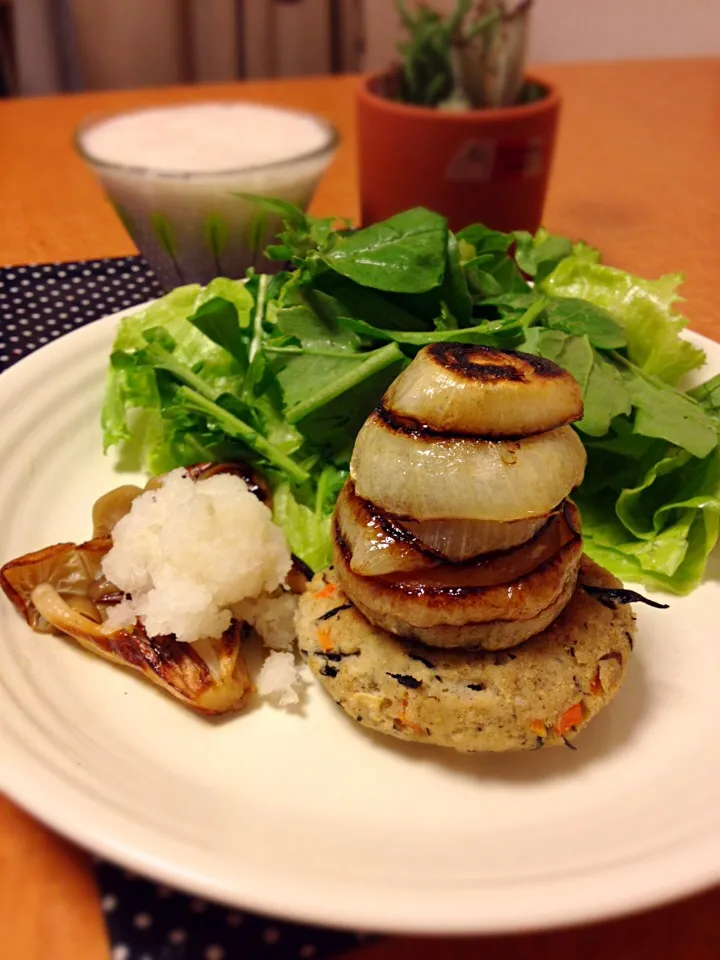 おからハンバーグ🍴新玉ねぎのソテー|yukaさん