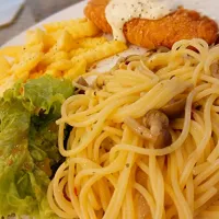 Dinner Combo - fish fillet mushroom spaghetti|Joey Tayさん