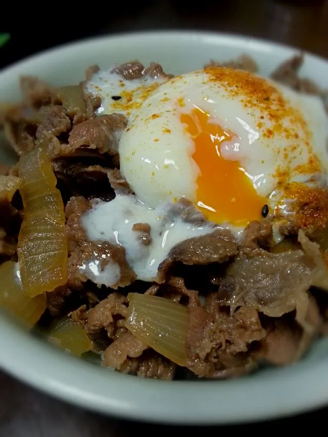 牛丼  つゆだく 温玉のせ|ふりるさん